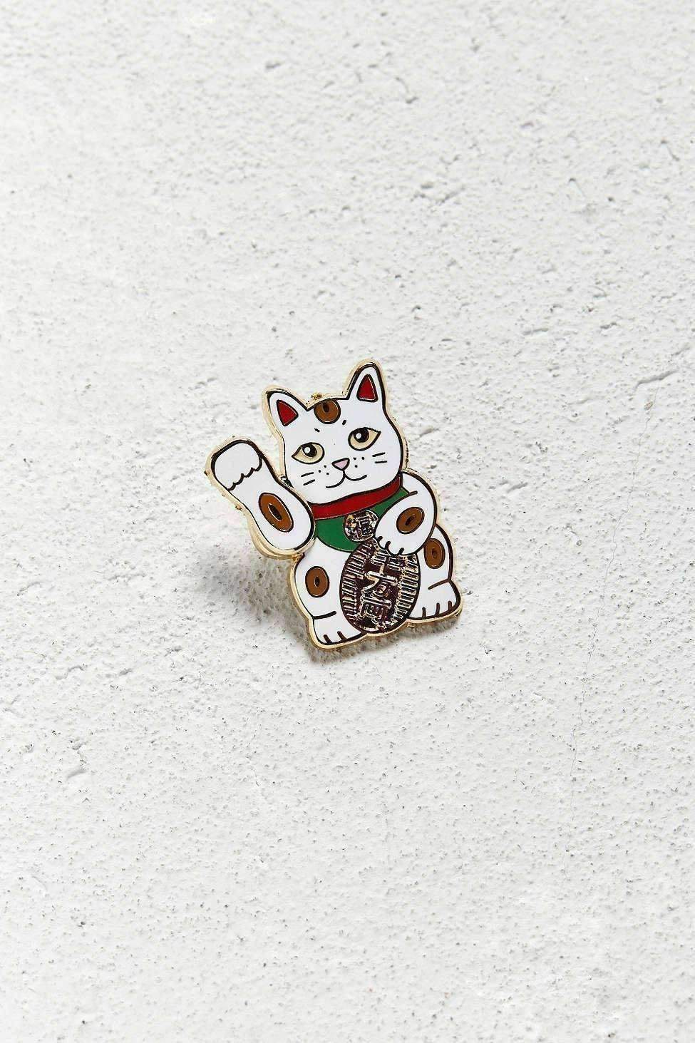 Lucky cat pin