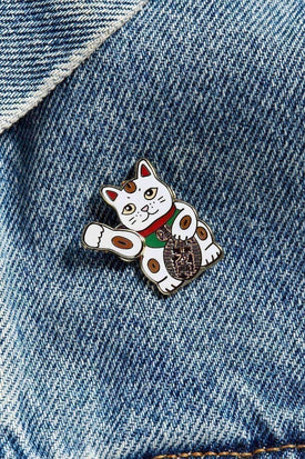 Lucky cat pin